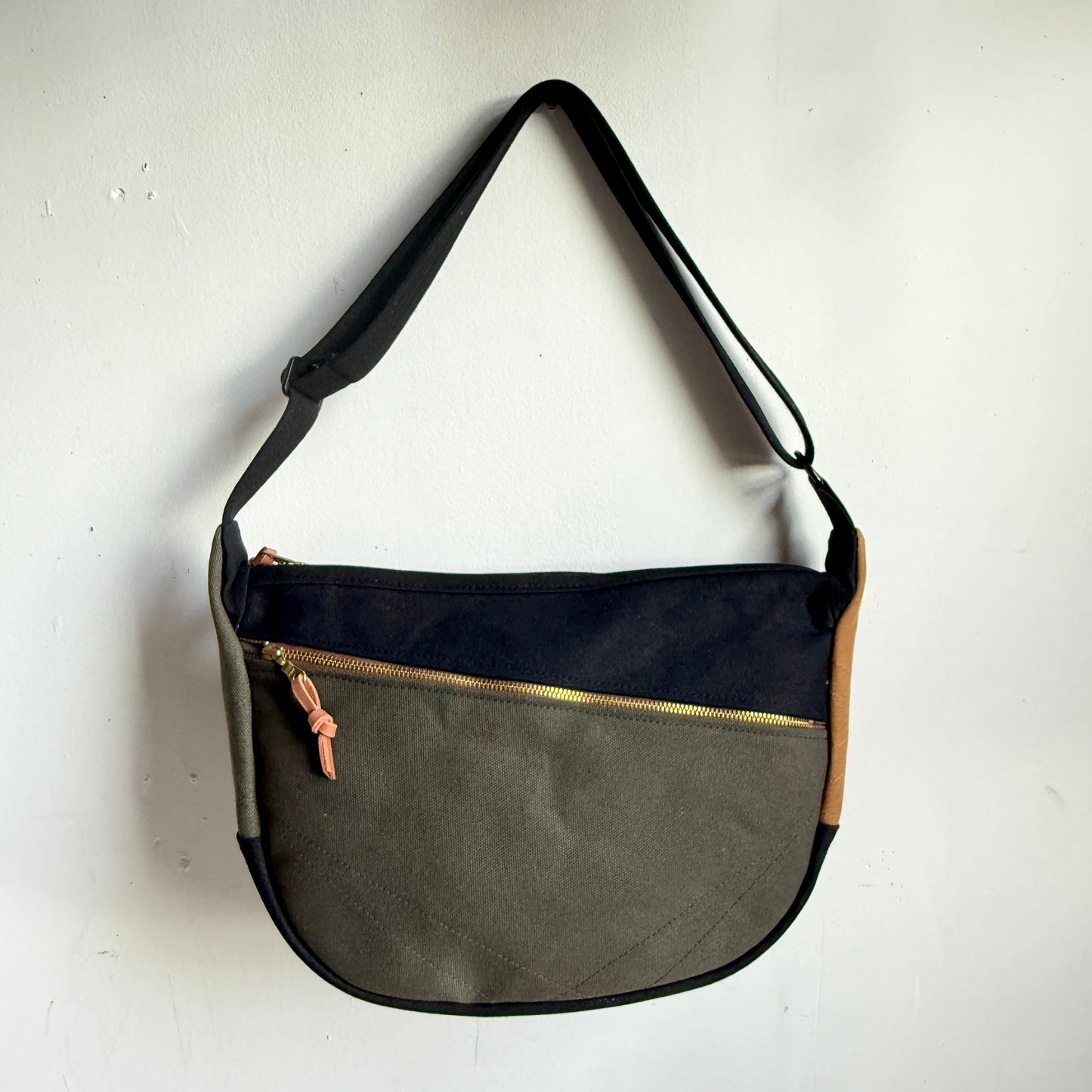 crescent shoulder bag, black with honey/ forest/caramel
