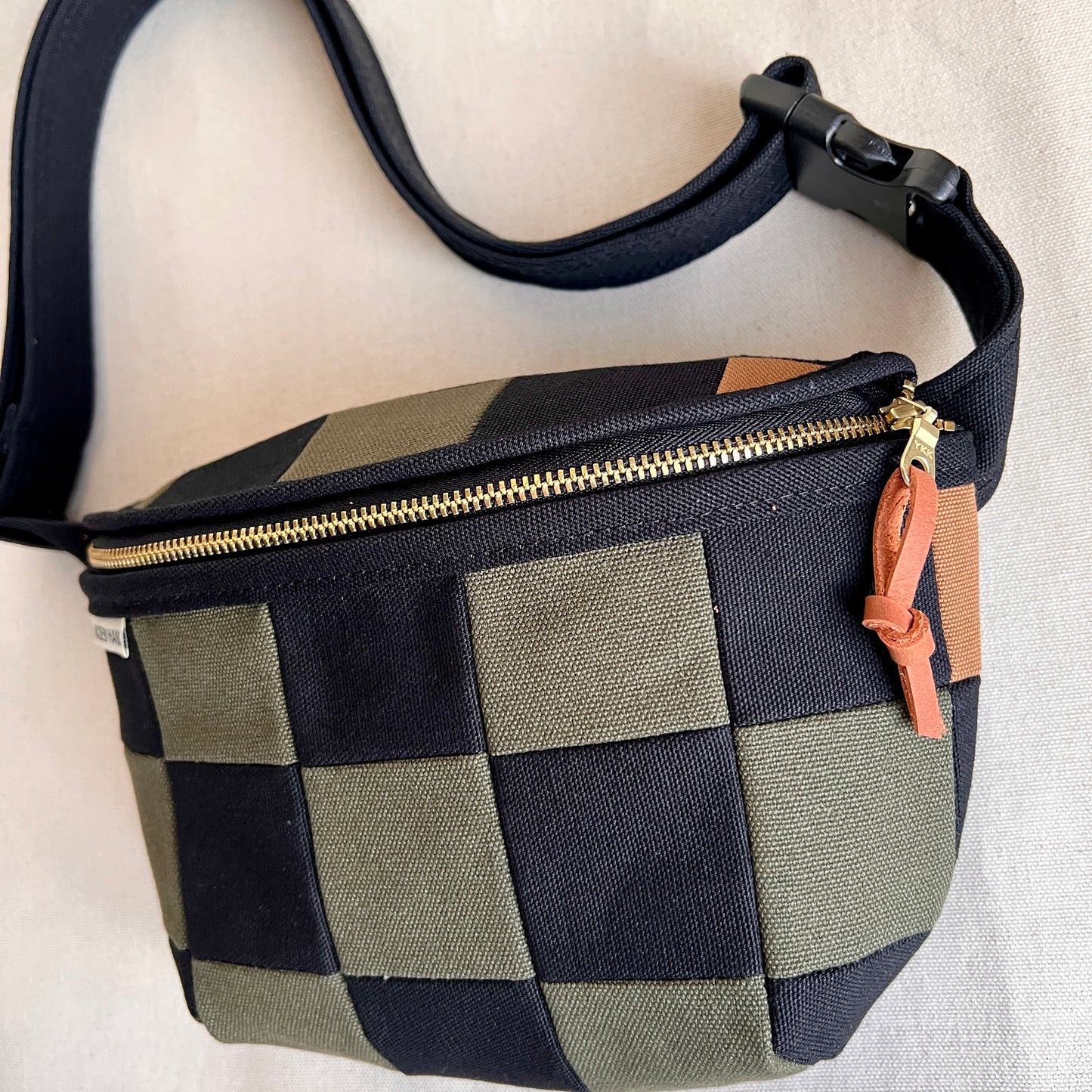 checkerboard fanny bag, black+forest with caramel