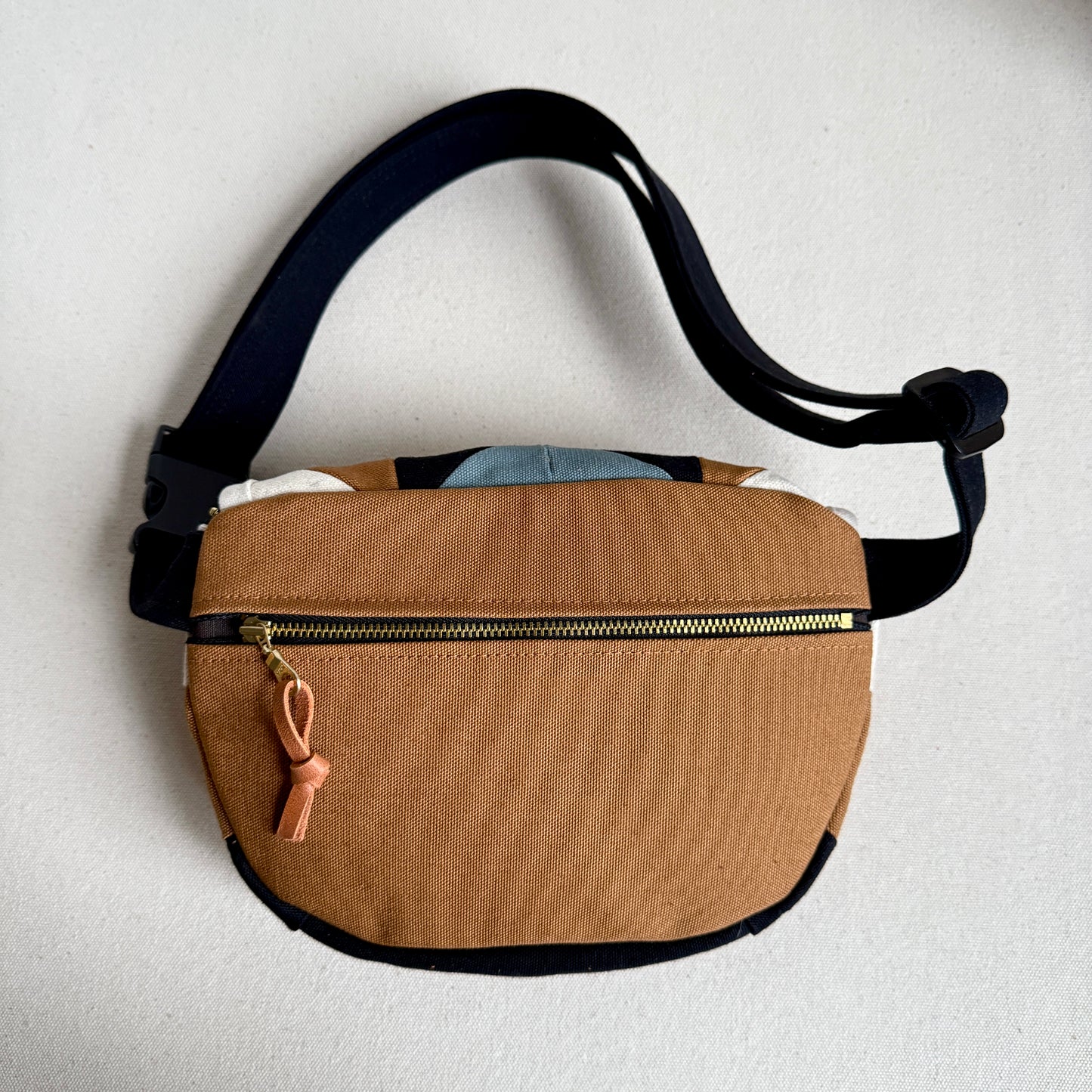 quilt star fanny bag, natural with black/caramel/steel blue