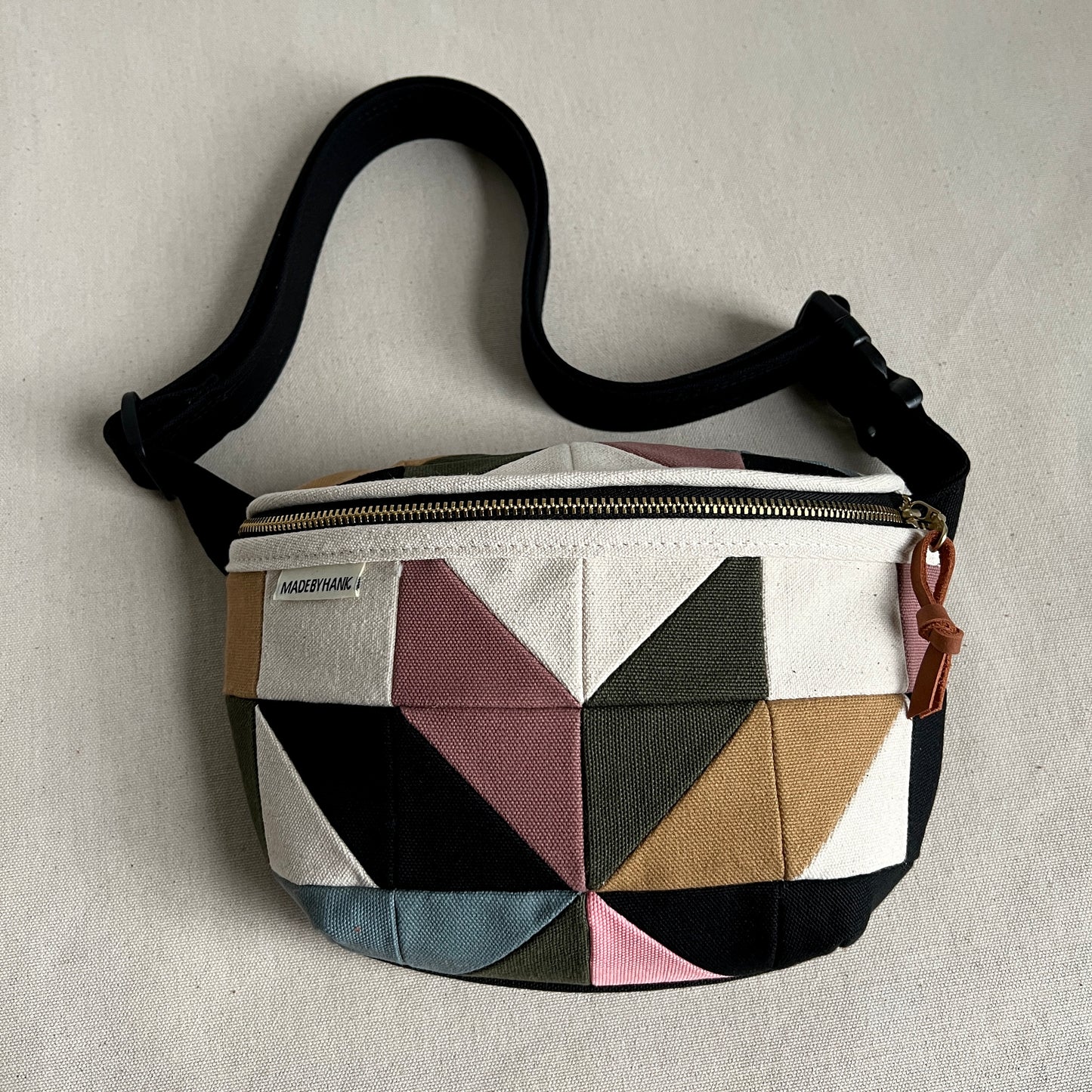 pinwheel star fanny bag, natural with mauve/black/forest/steel/honey/pink