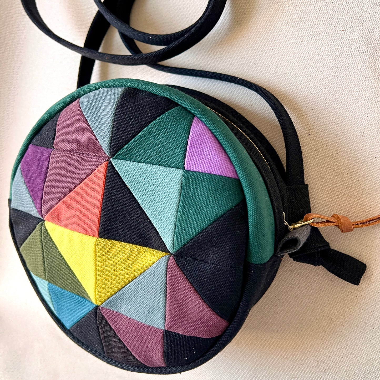 circle crossbody, black/raisin/aqua/lemon/spruce etc