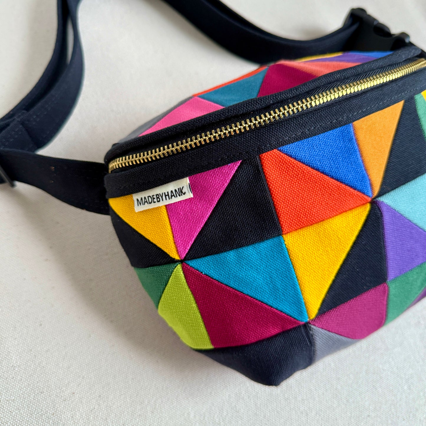 party triangles fanny bag (black)