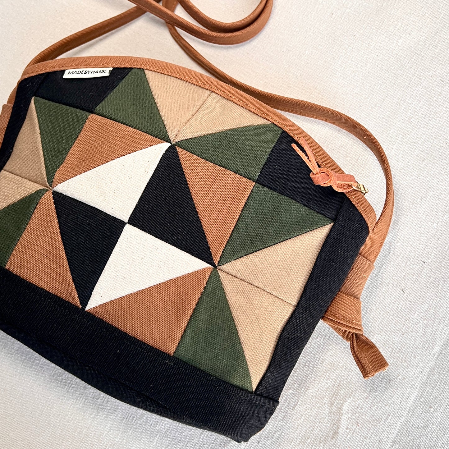 rounded-top quilt star crossbody, forest/black/sand/natural