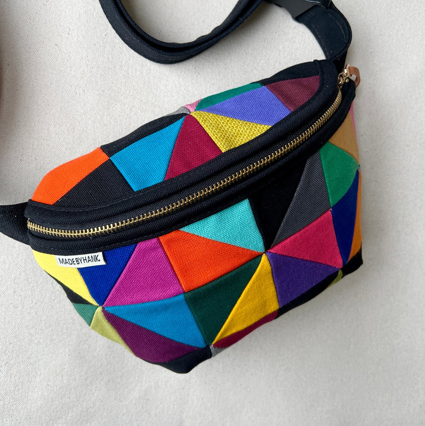 party triangles fanny bag (black)