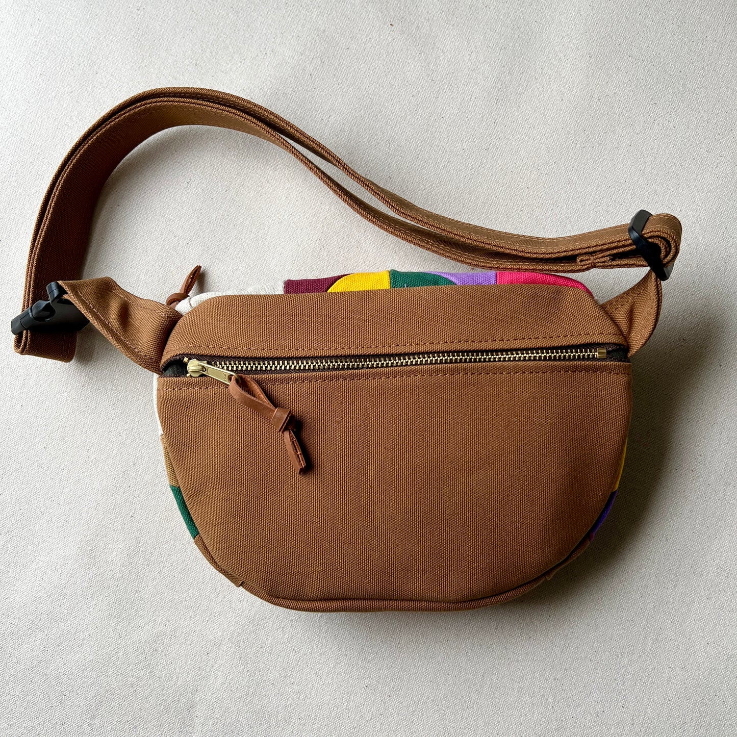 party triangles fanny bag (caramel)