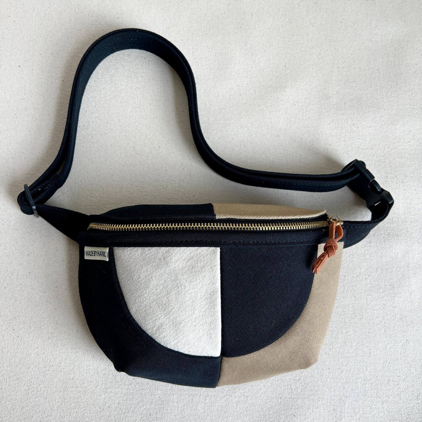 color block fanny, black/natural/sandstone