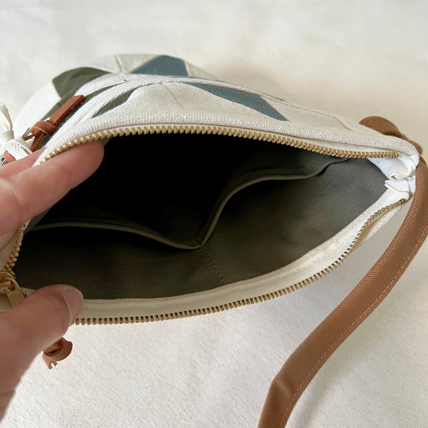 midi size bucket bag, caramel+natural/steel+forest