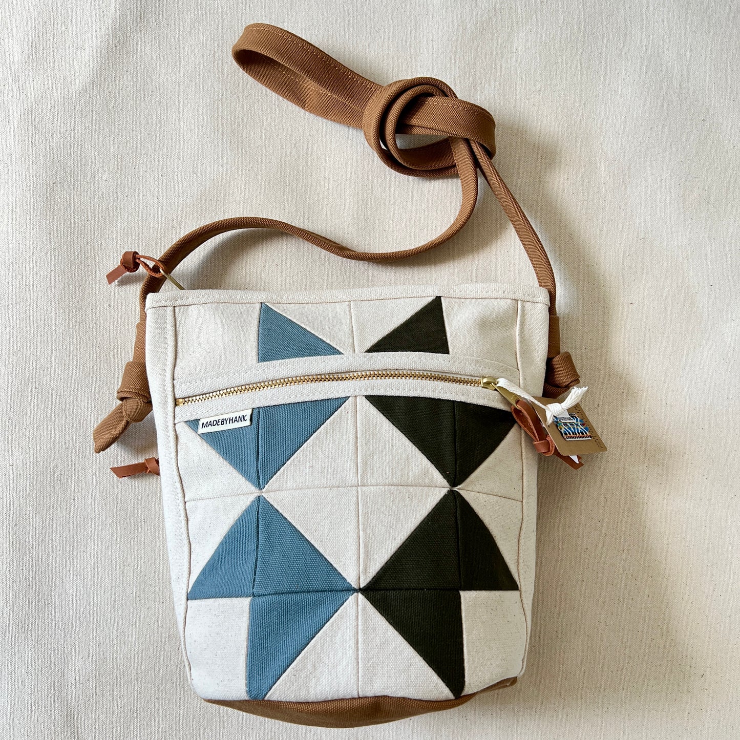 midi size bucket bag, caramel+natural/steel+forest