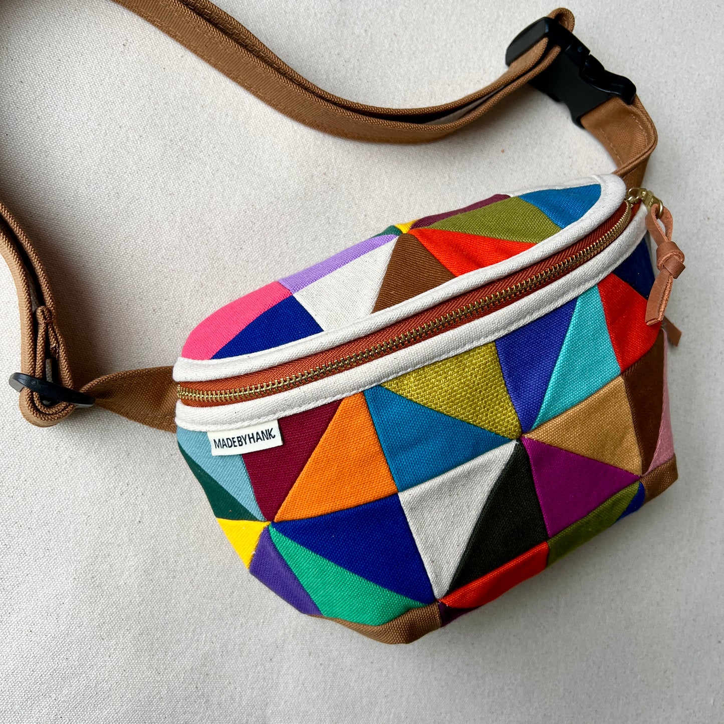 party triangles fanny bag (caramel)
