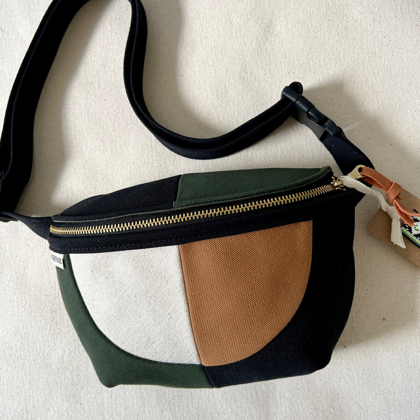 color block fanny bag, black/forest/caramel/natural