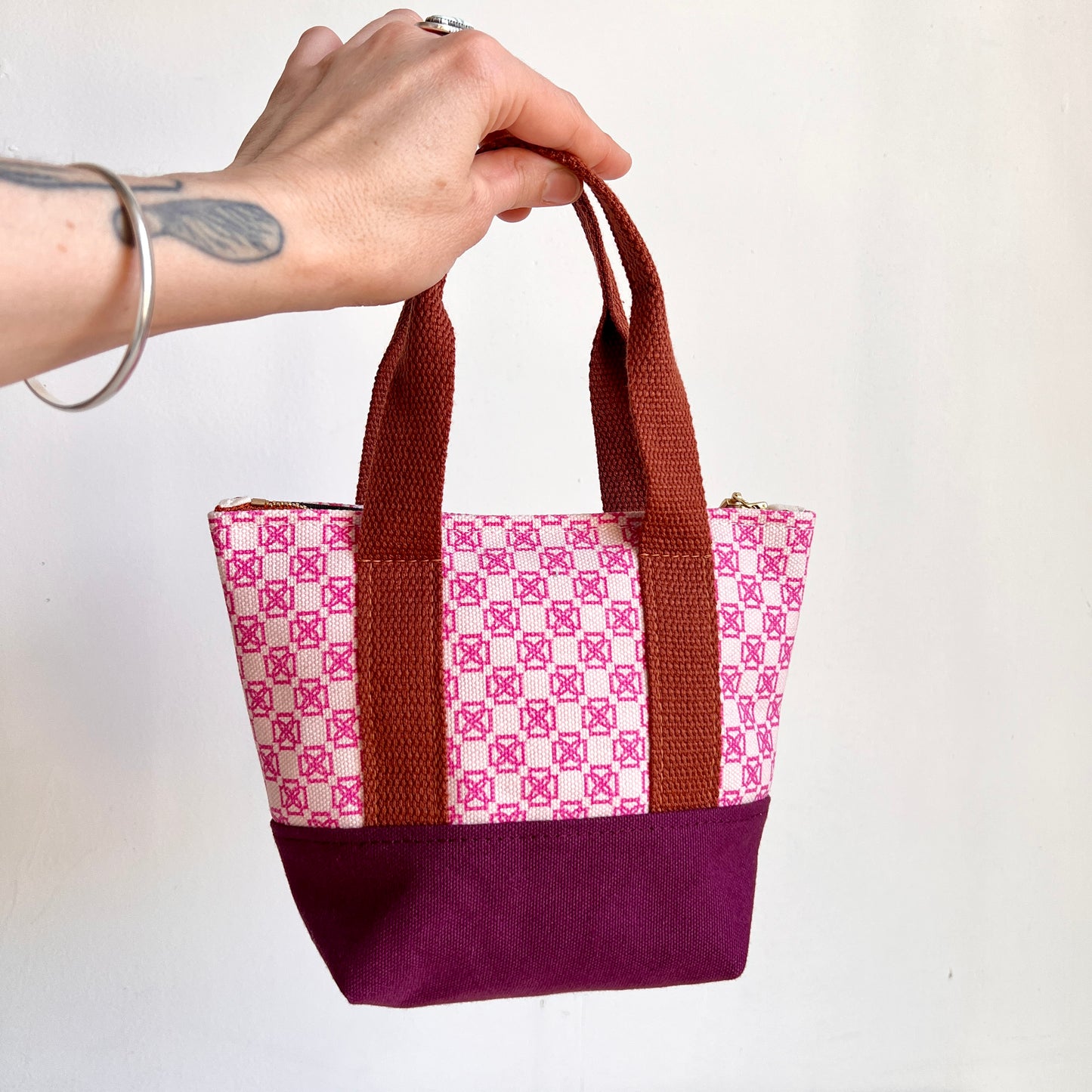 mini tote! in hot pink print with raspberry base and chocloate brown handles