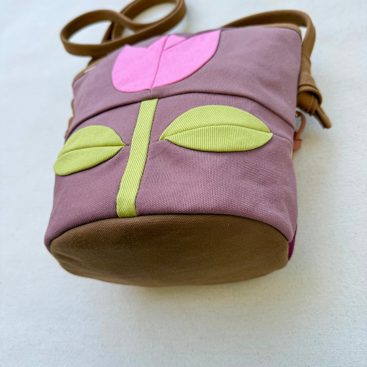 The Emmy Crossbody, pieced work tulip in mauve with flamingo pink and celery