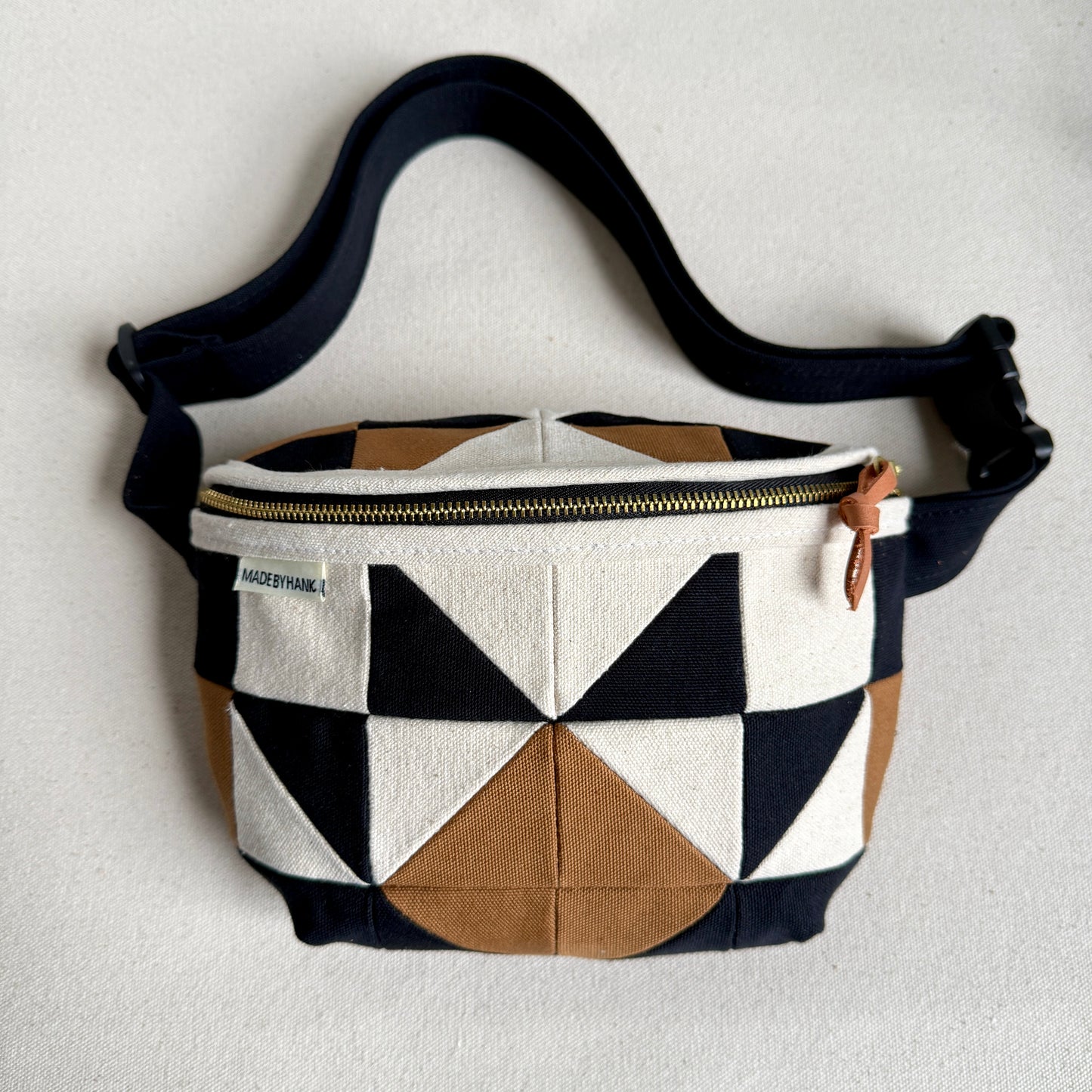 sawtooth star fanny bag, natural with caramel + black