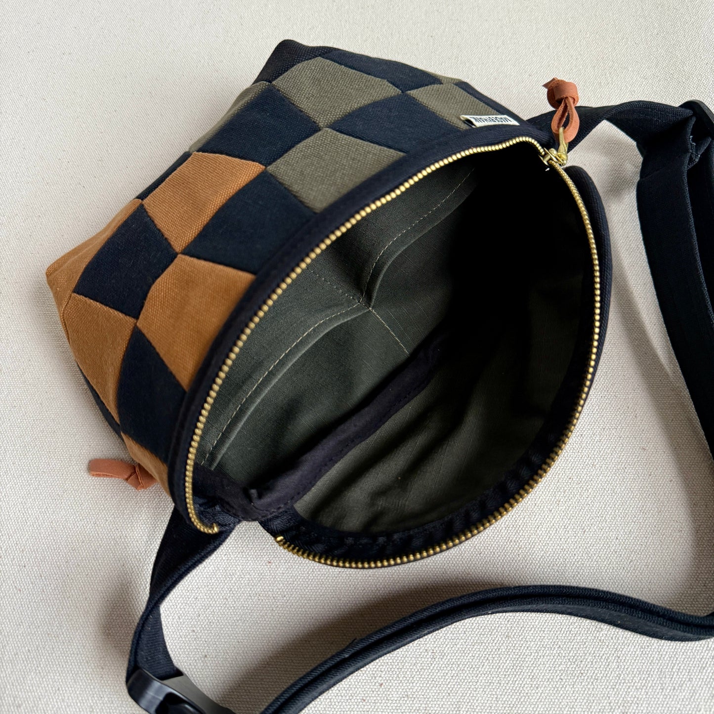 trapezoid checkerboard fanny bag, forest/caramel/black