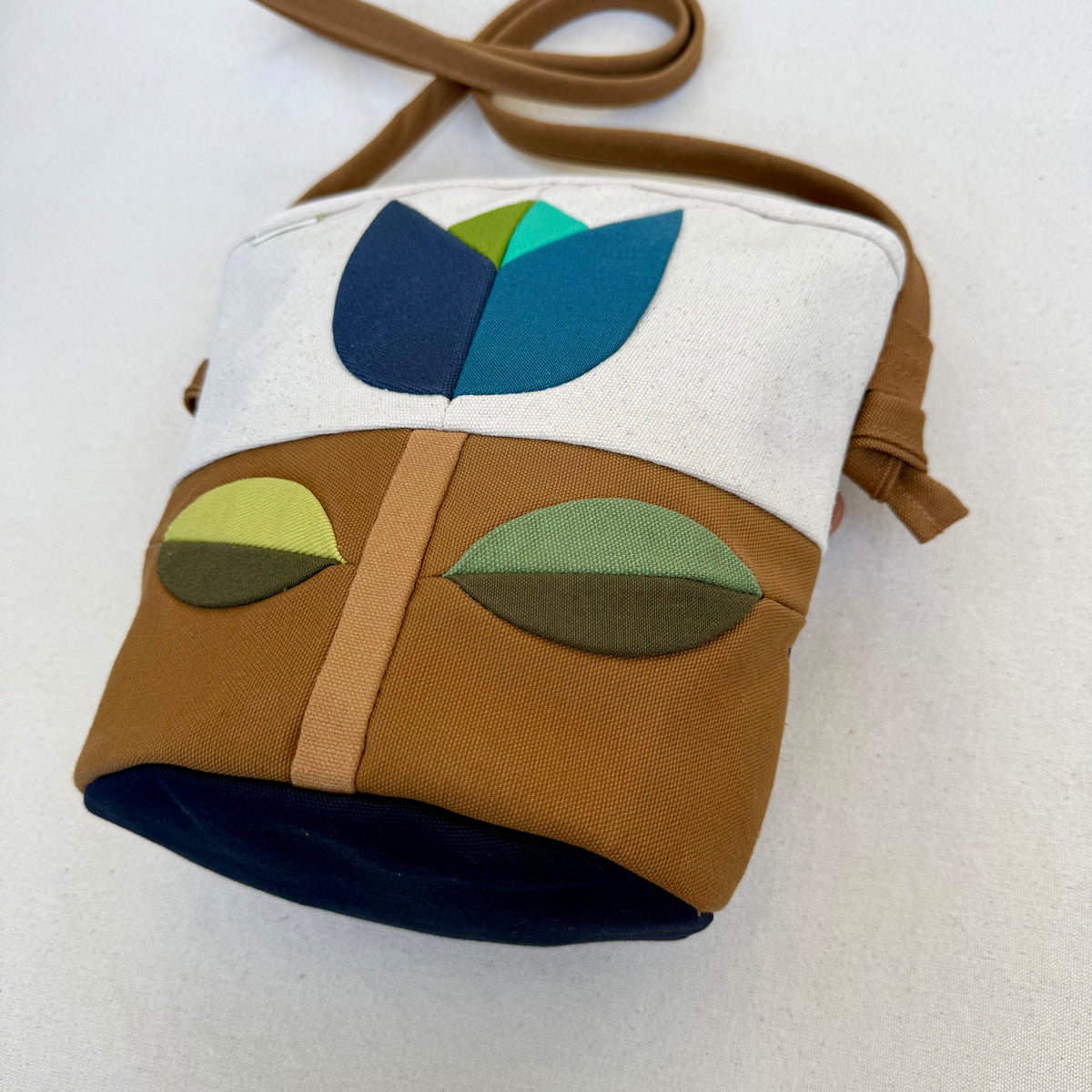 The Emmy Crossbody, pieced work tulip in natural/caramel/blues+greens