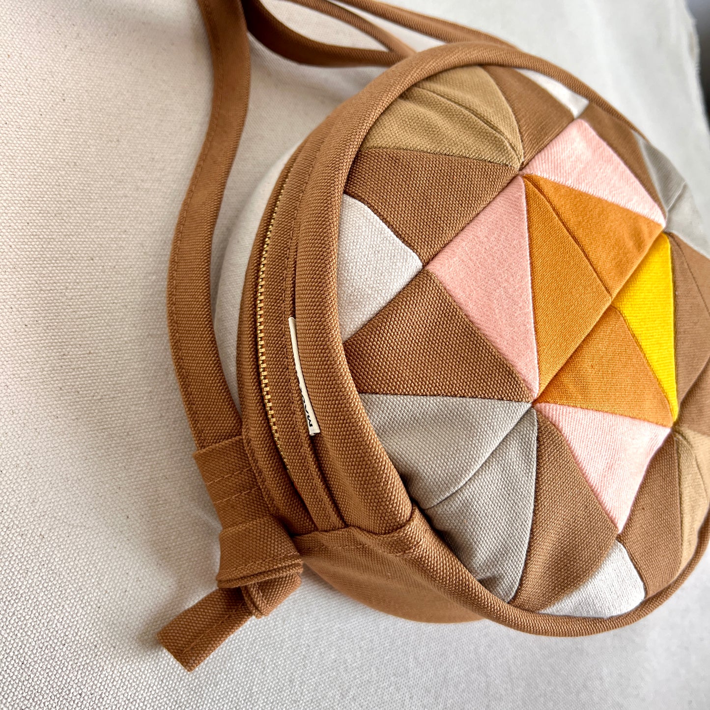 circle crossbody, caramel/ochre/sunshine/peach