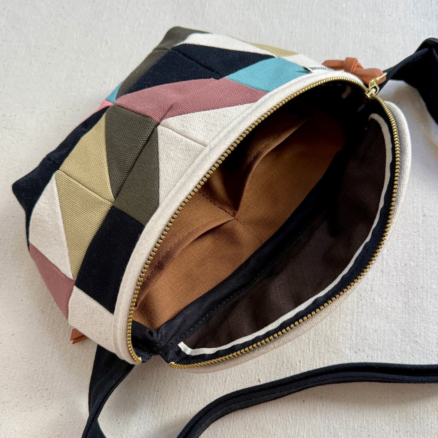 pinwheel star fanny bag, natural with mauve/black/forest/steel/honey/pink