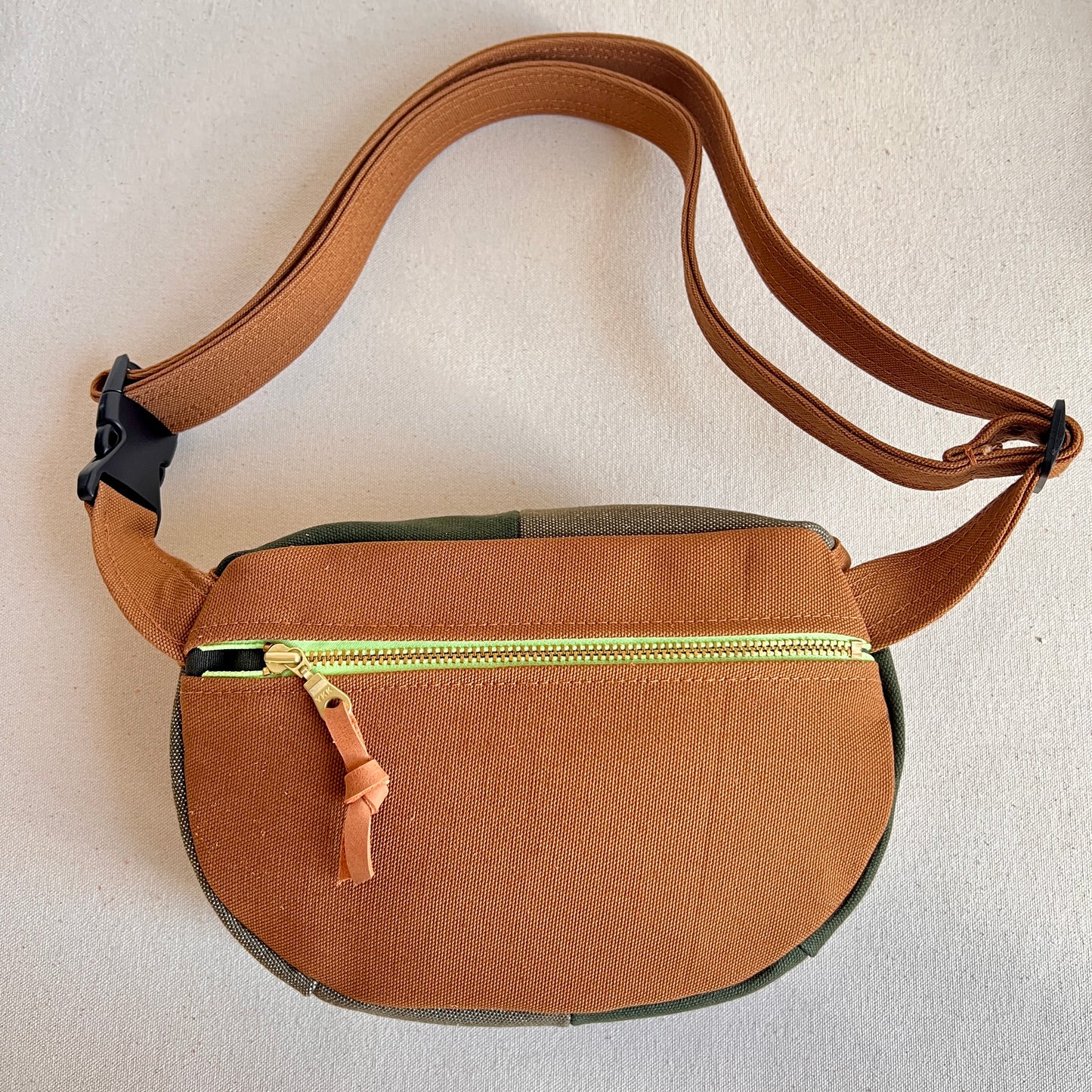 **PRE-ORDER** color block fanny bag, forest and muted olive