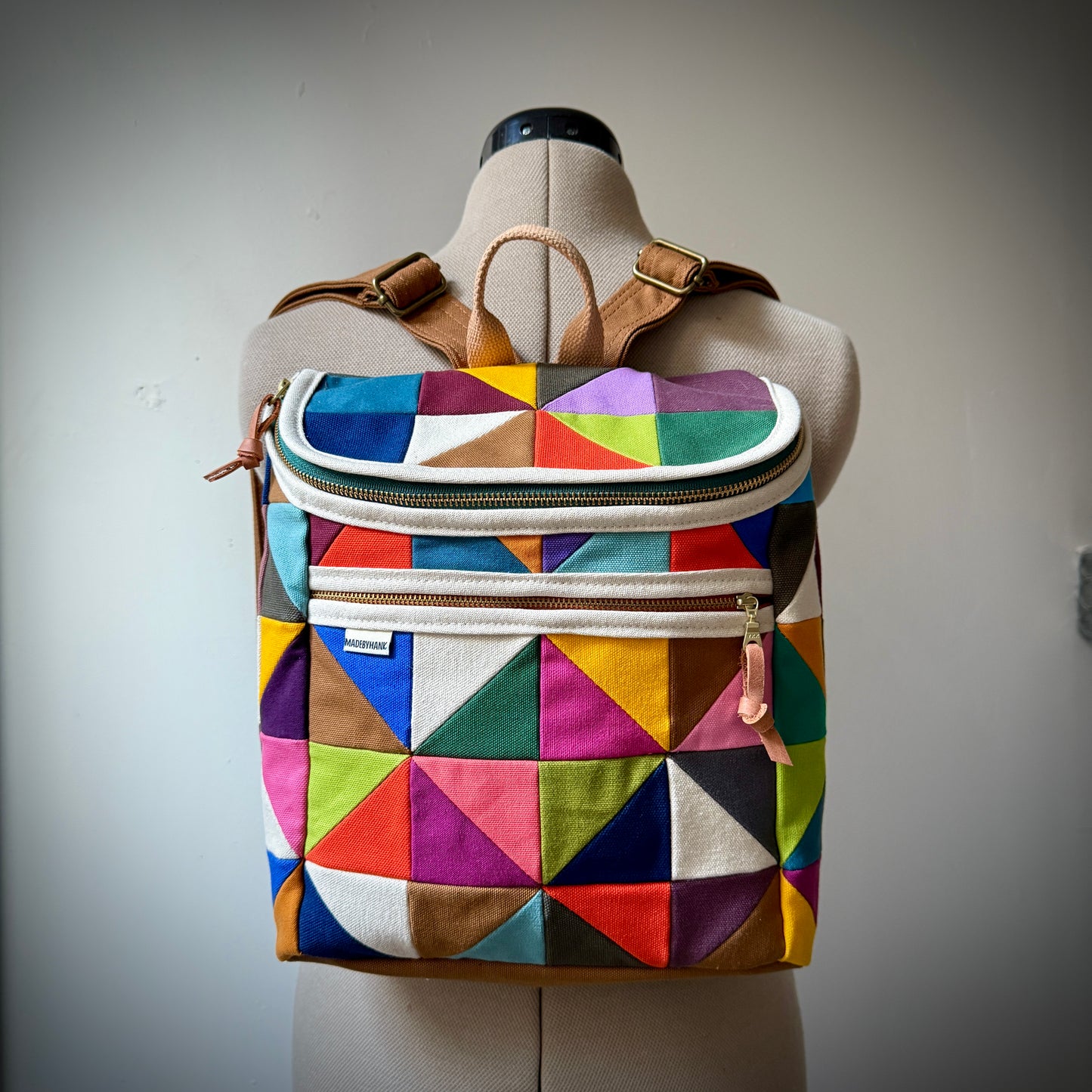 original size backpack, party triangles (caramel)