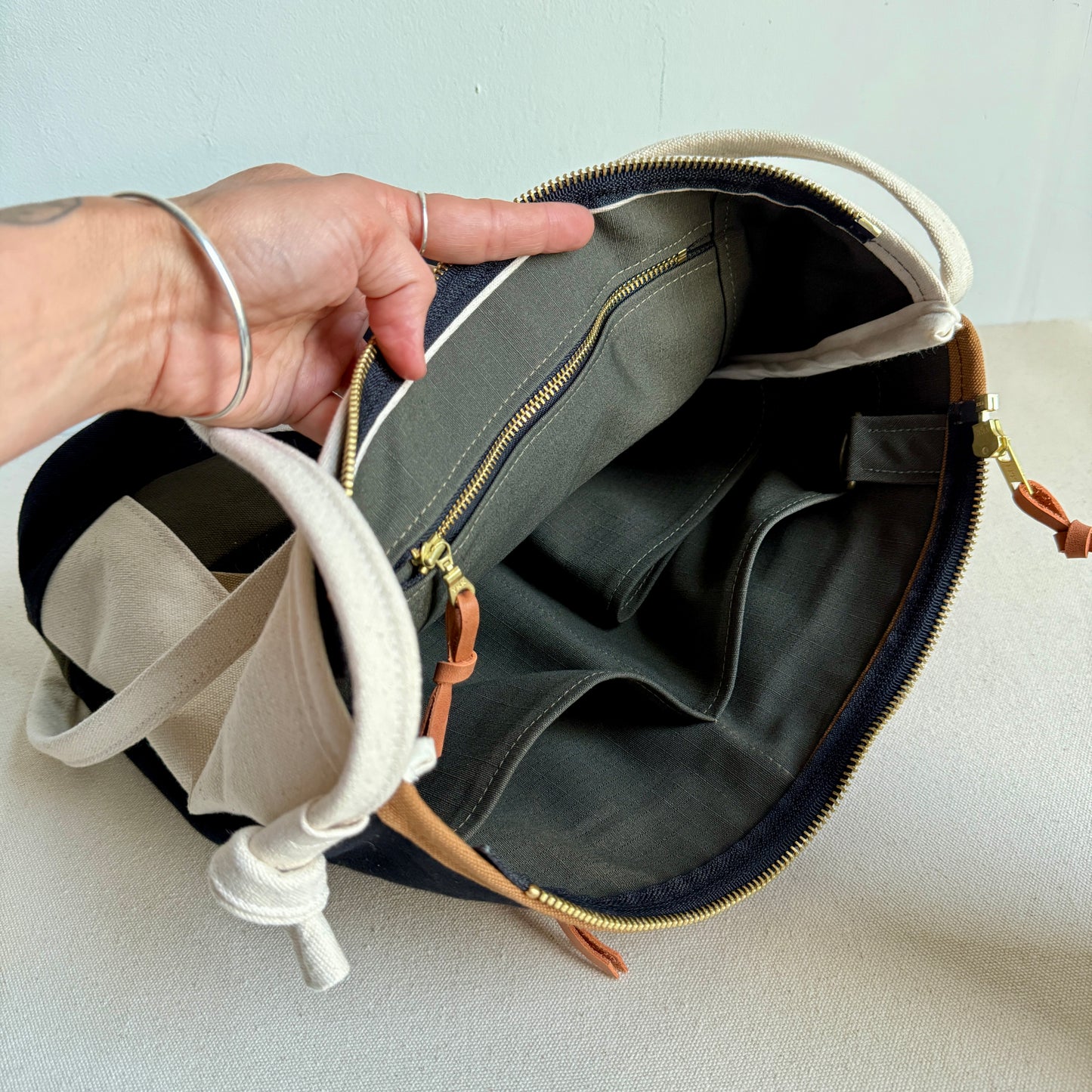 large bucket bag with separating zipper, natural/ seaglass/caramel/forest/black