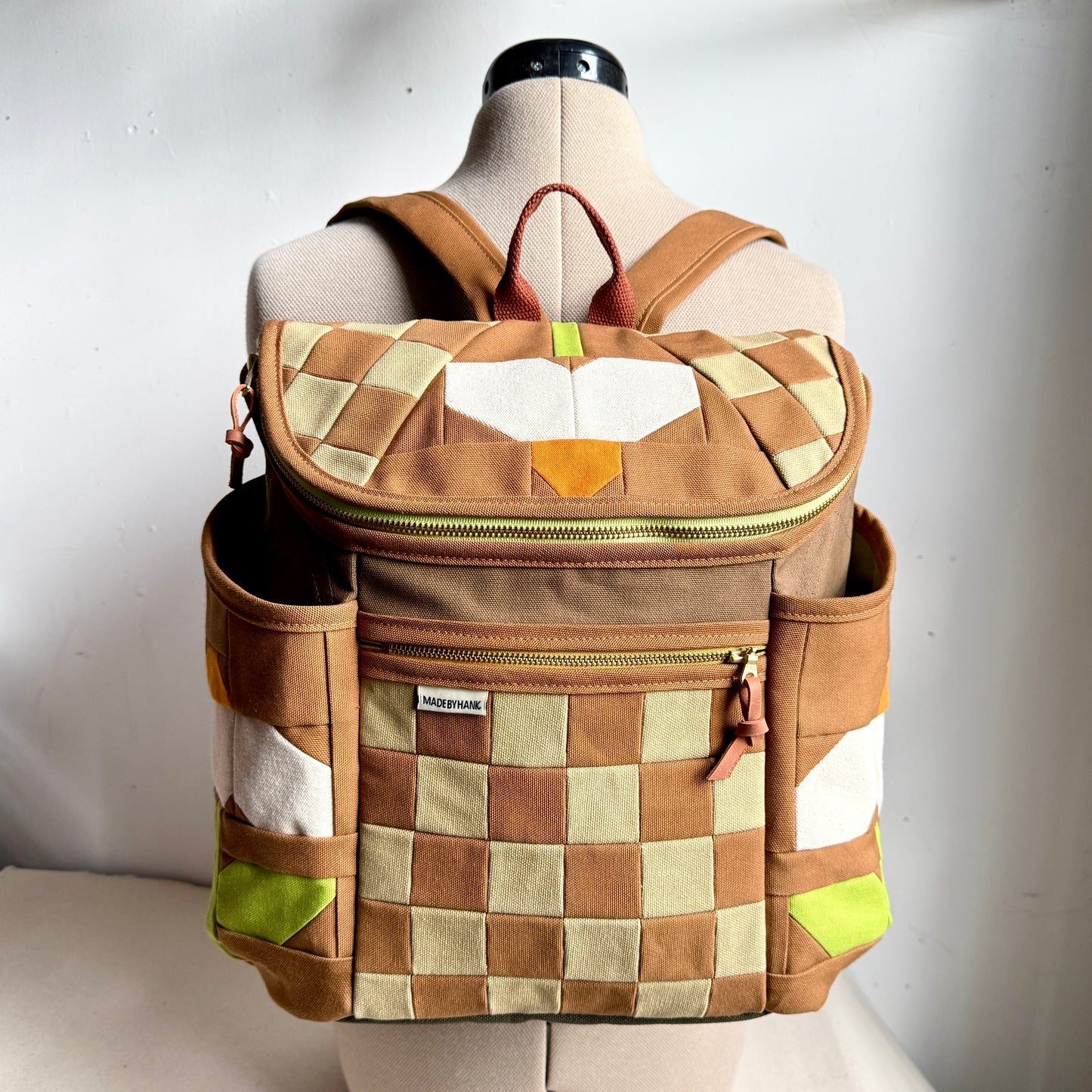 **PRE-ORDER** Roomier Backpack with side pockets, Honey + Caramel with Daisies