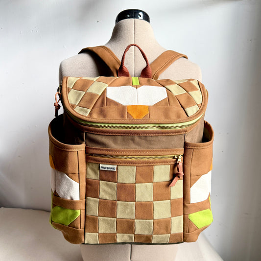 **PRE-ORDER** Roomier Backpack with side pockets, Honey + Caramel with Daisies