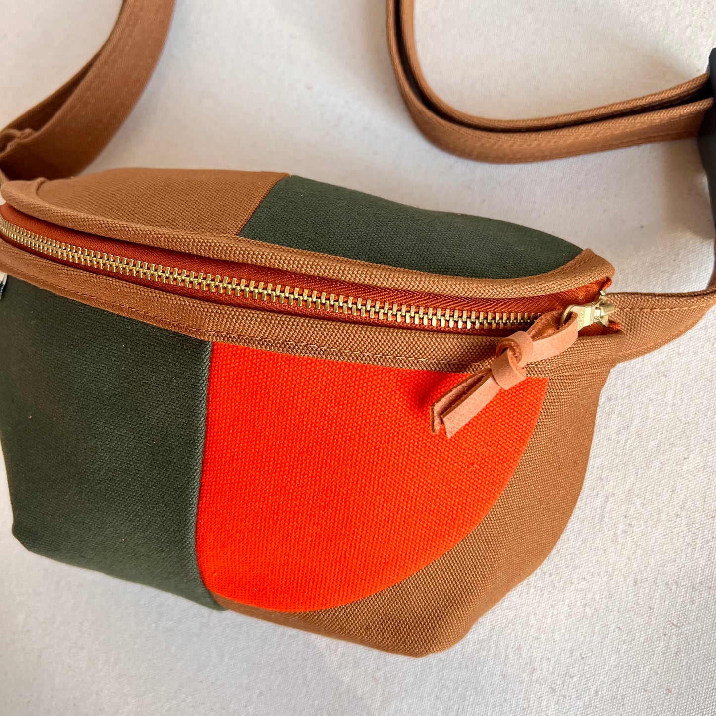 ** PRE-ORDER**  color block fanny bag, forest + caramel with tangerine