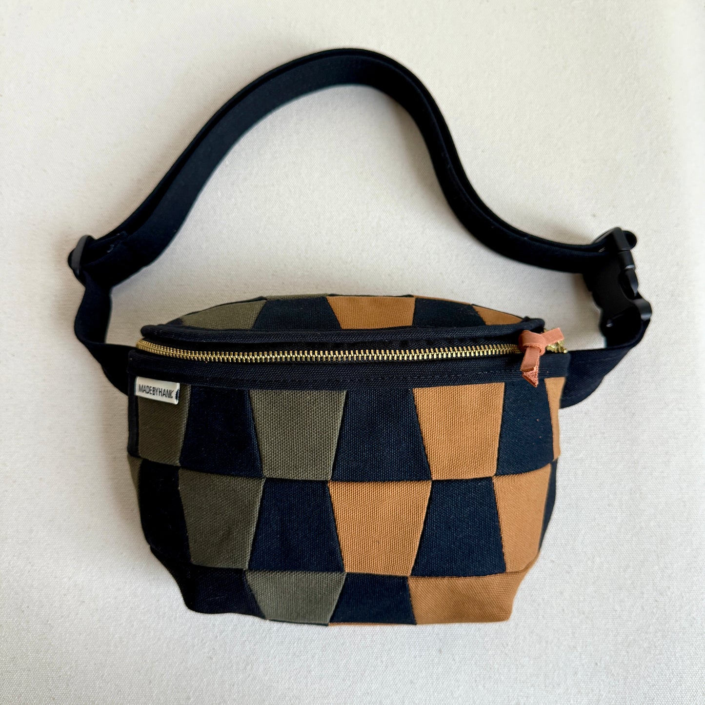trapezoid checkerboard fanny bag, forest/caramel/black