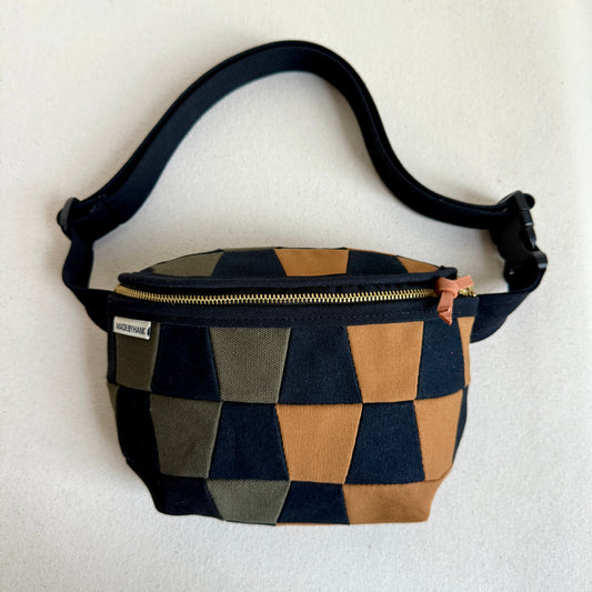 trapezoid checkerboard fanny bag, forest/caramel/black