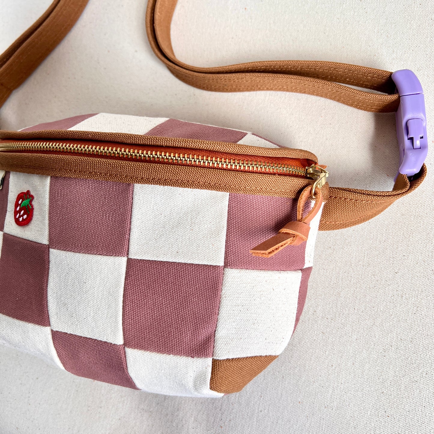 checkerboard fanny bag, mauve+natural with small strawberries