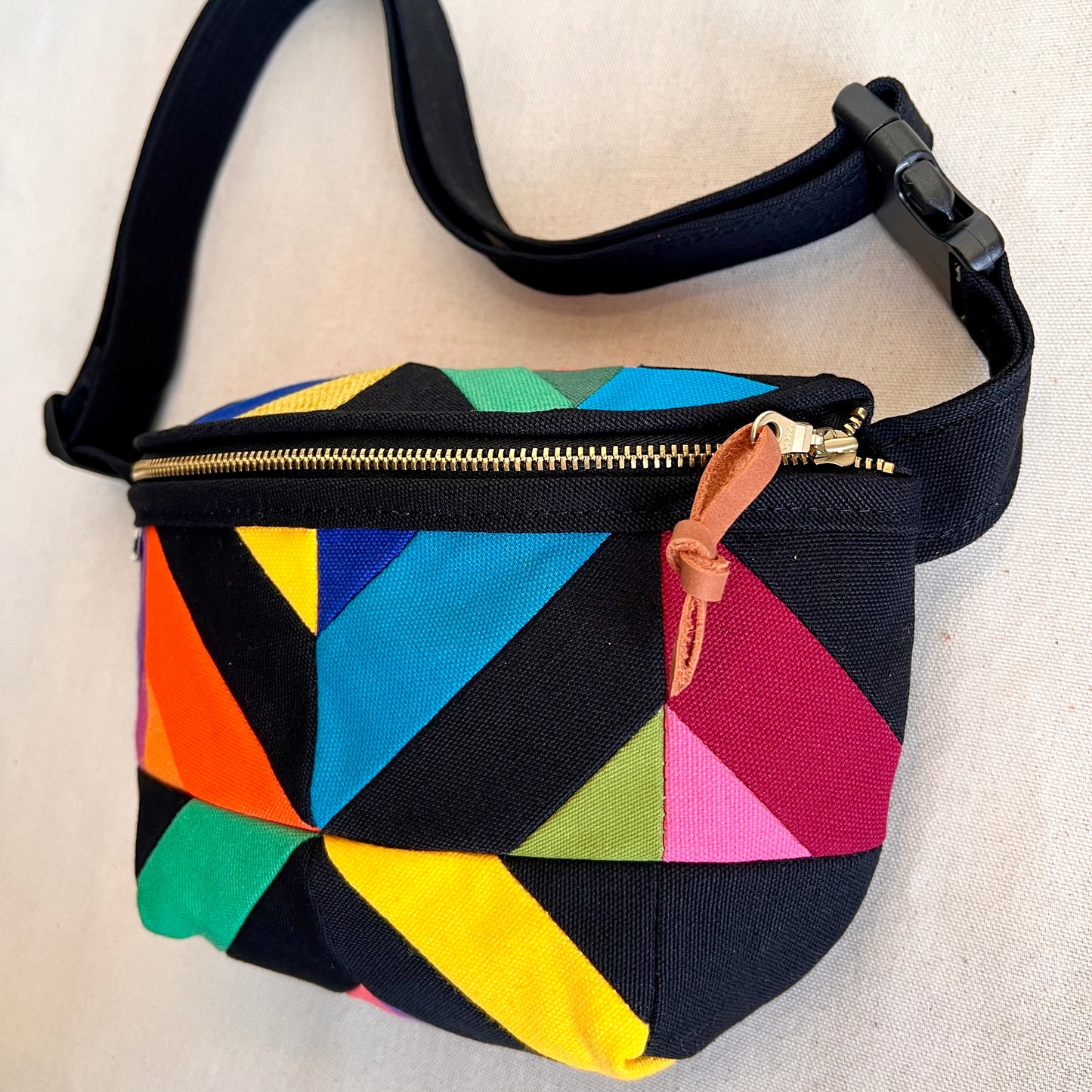 kaleidoscope fanny bag, extra bright rainbow-ish (black)