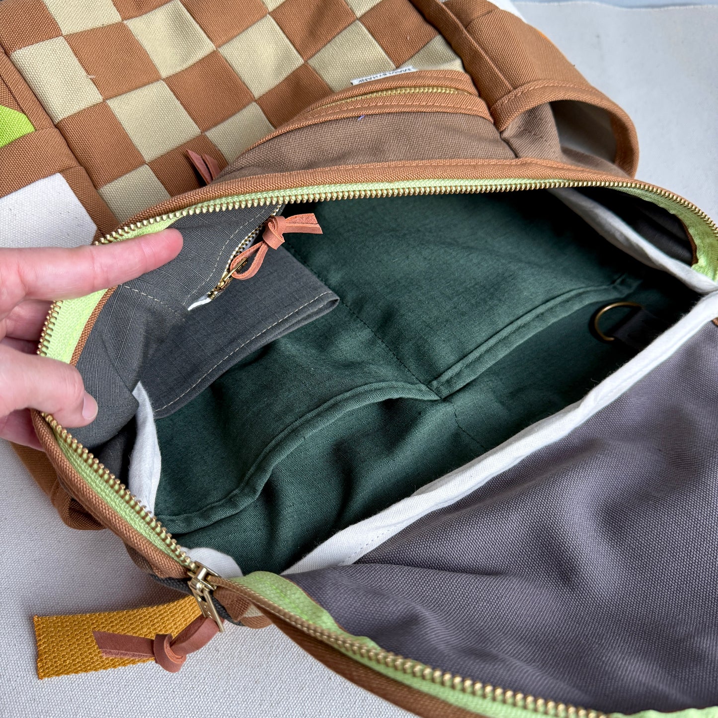 **PRE-ORDER** Roomier Backpack with side pockets, Honey + Caramel with Daisies