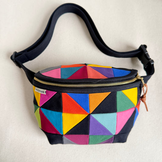 party triangles fanny bag (black)