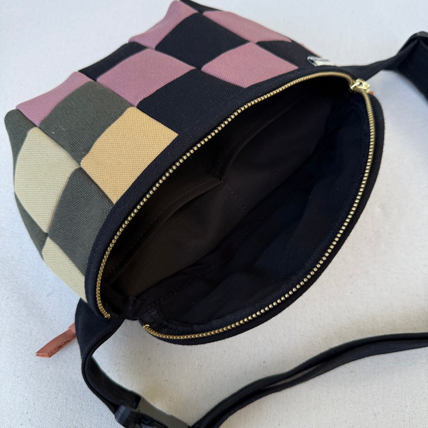 checkerboard fanny bag, mauve/black/forest/sand