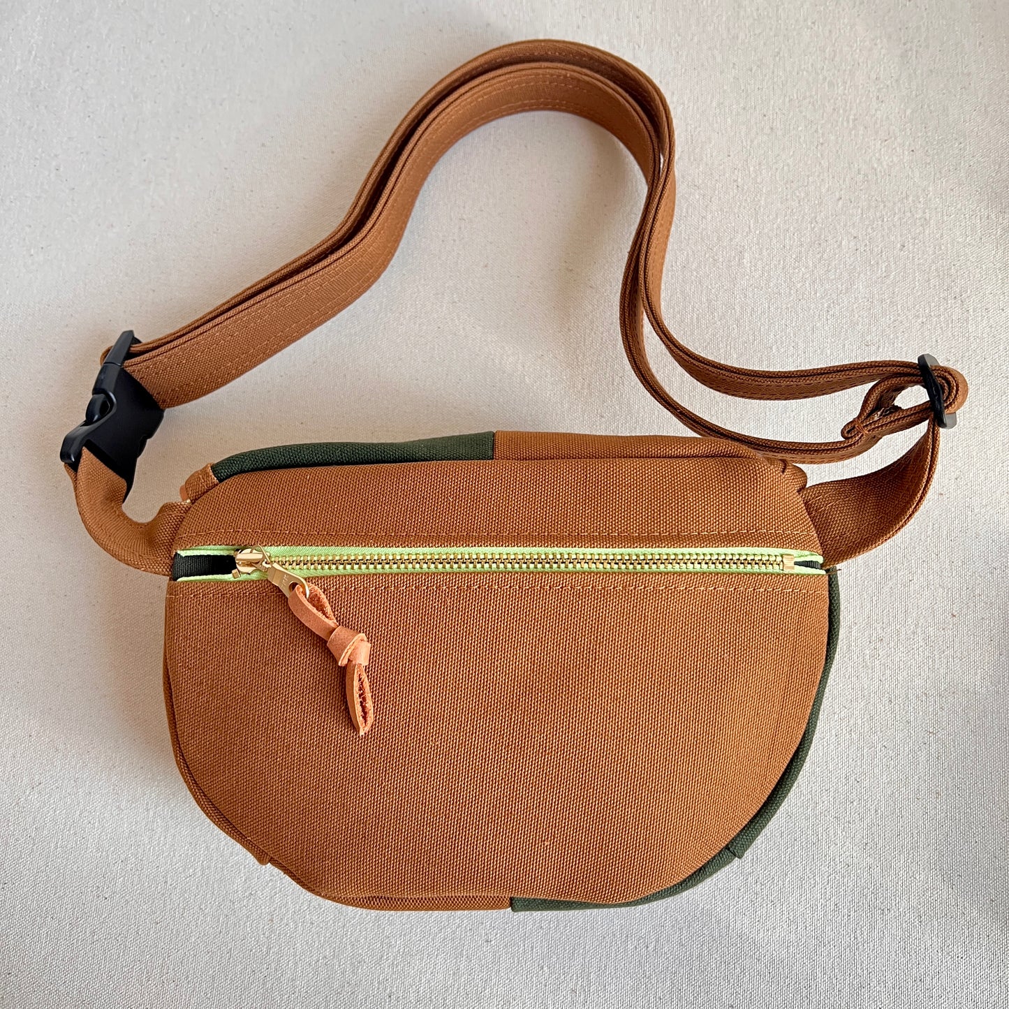 ** PRE-ORDER**  color block fanny bag, forest + caramel with tangerine