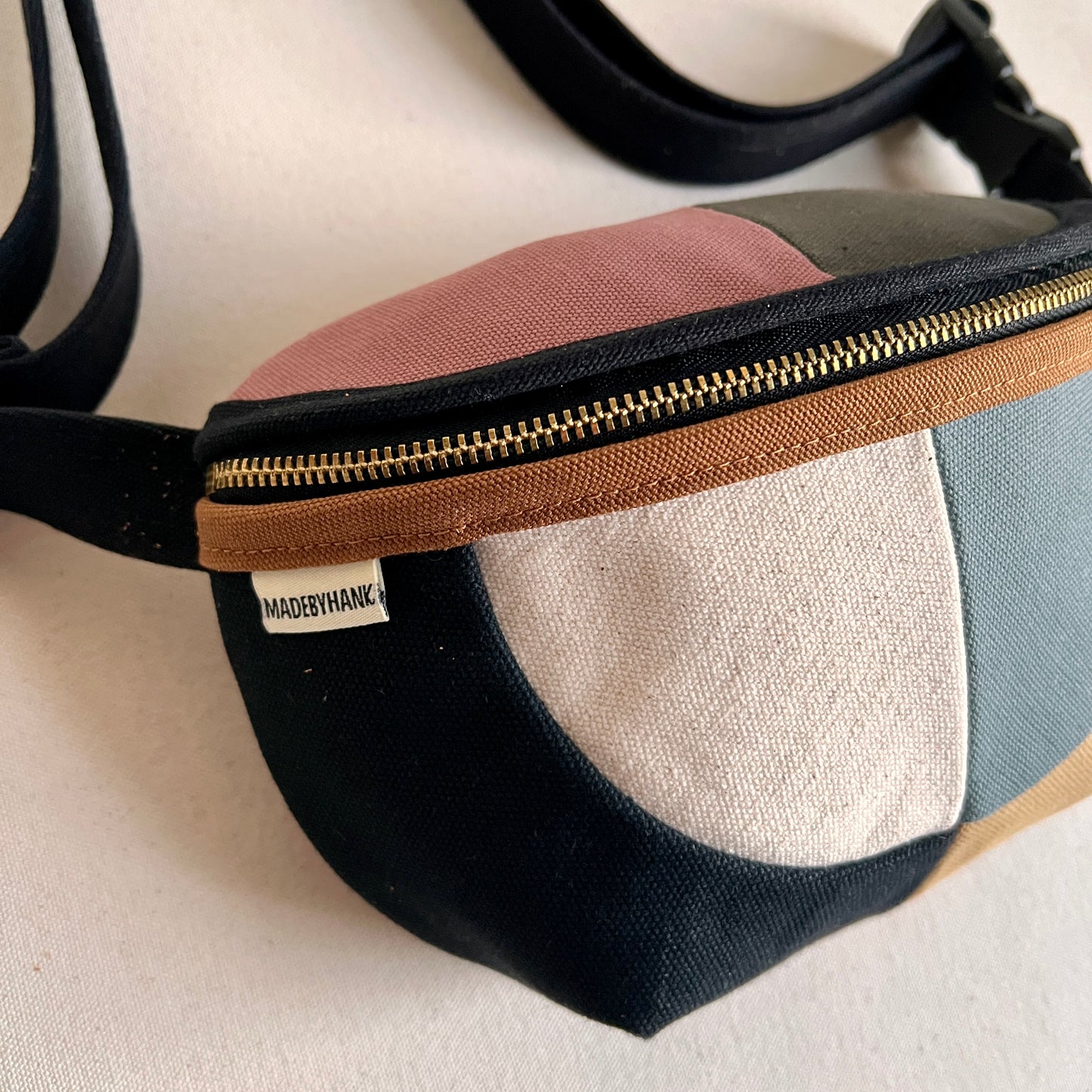 **PRE-ORDER** color block fanny bag, natural/honey/caramel/black/forest/mauve/steel blue