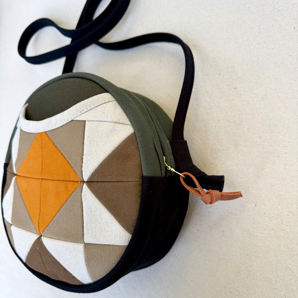 quilt star circle crossbody, natural/sand/mushroom/apricot/dark olive