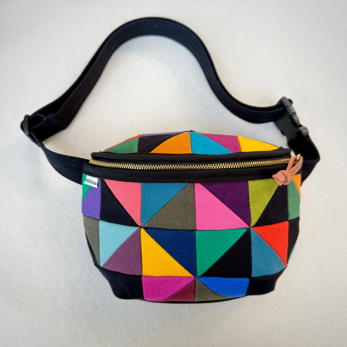 party triangles fanny bag (black)