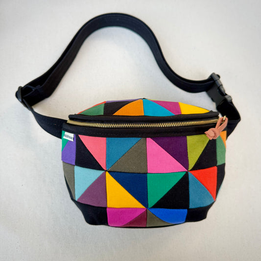 party triangles fanny bag (black)