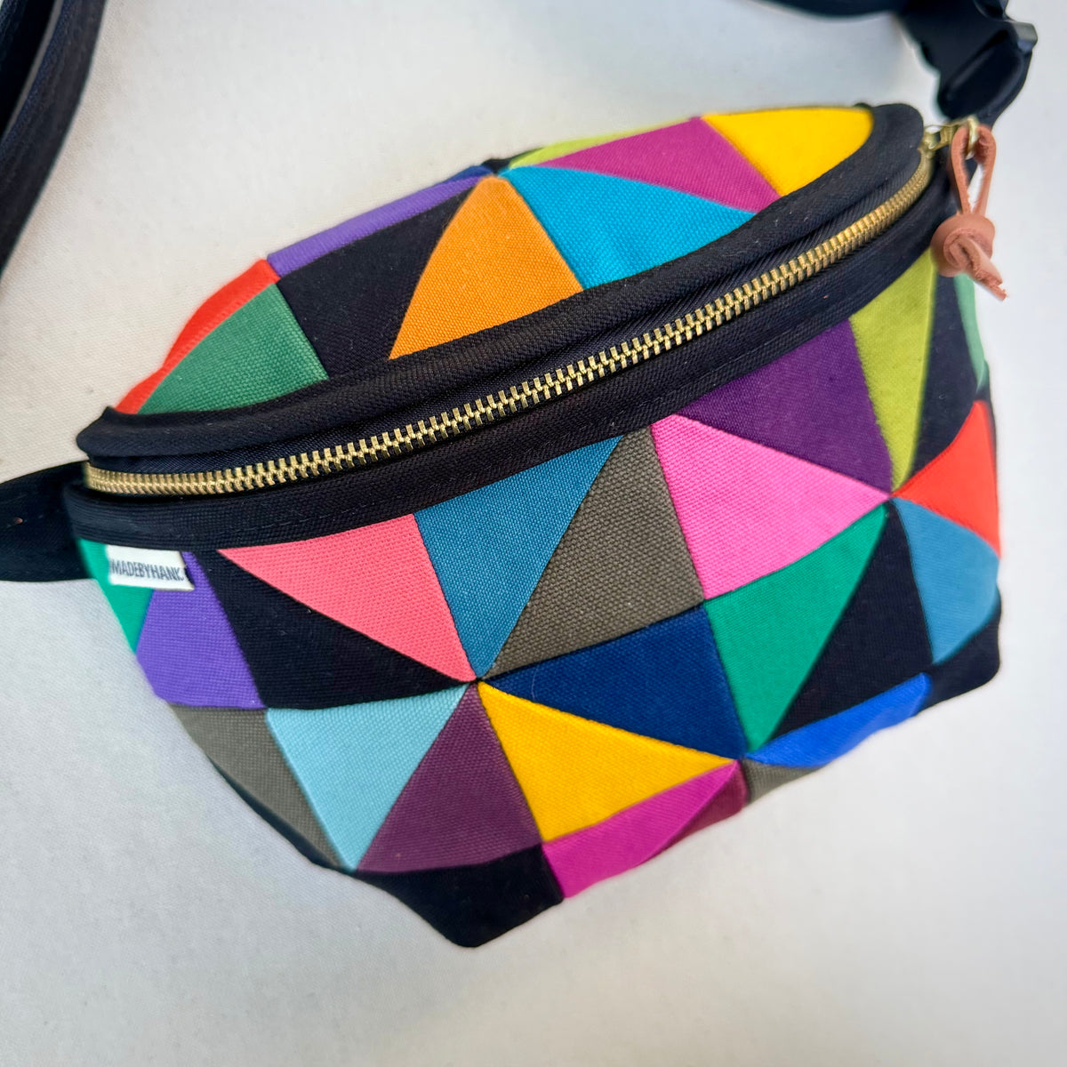 party triangles fanny bag (black)