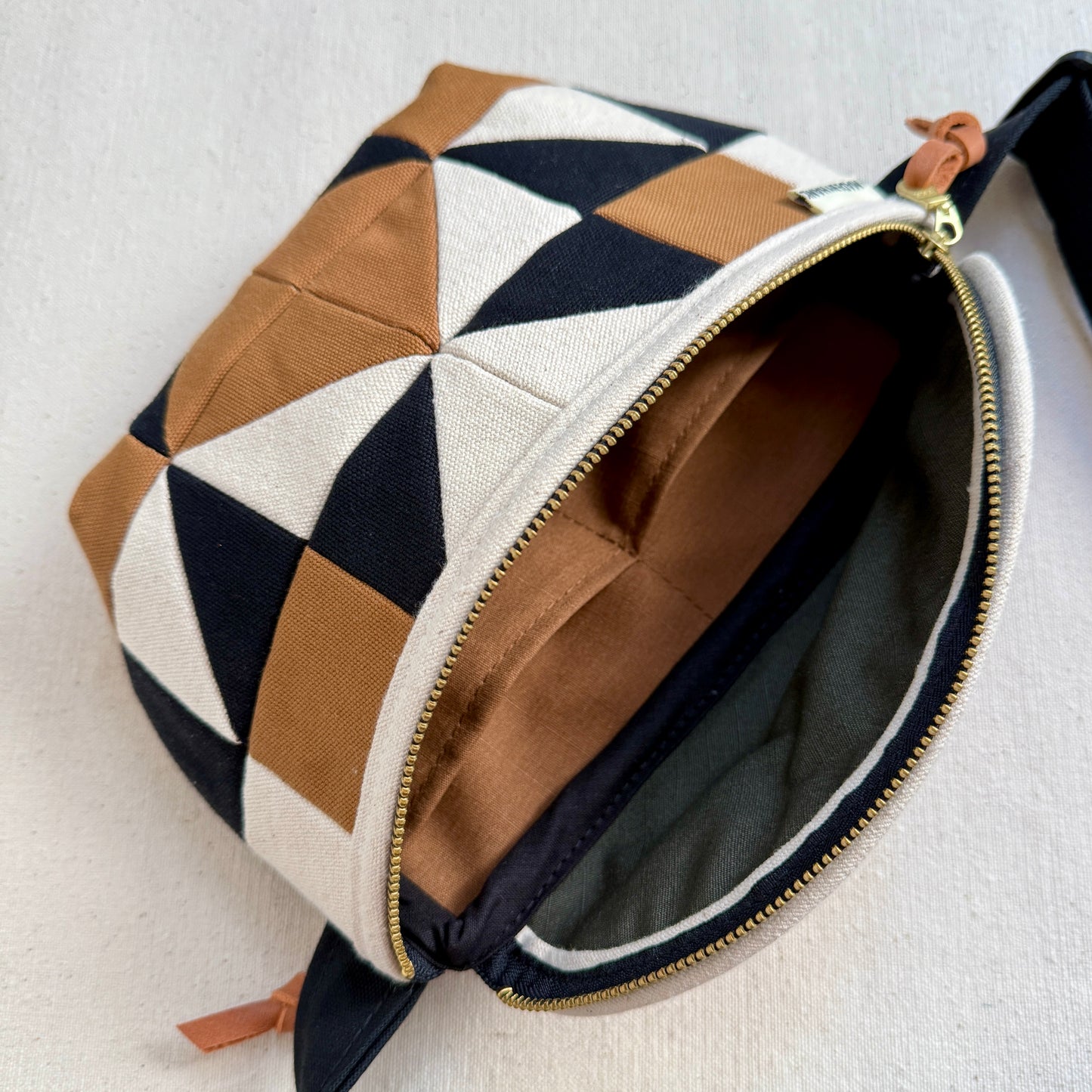 sawtooth star fanny bag, natural with caramel + black