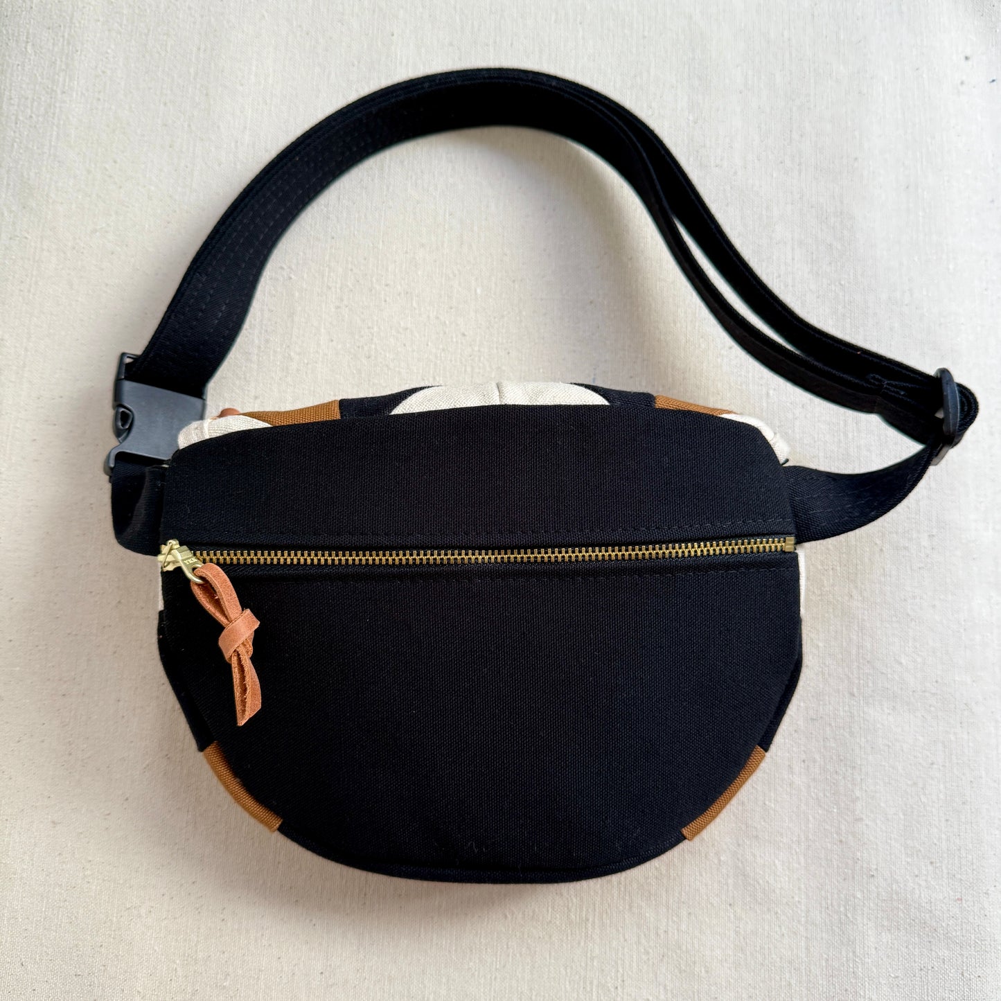 sawtooth star fanny bag, natural with caramel + black