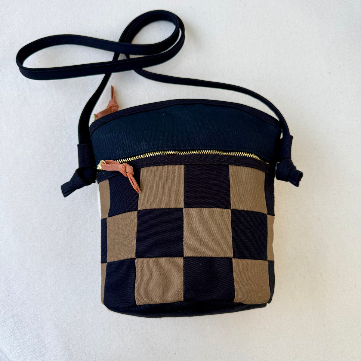 The Emmy Crossbody, pieced work tulip in natural and black