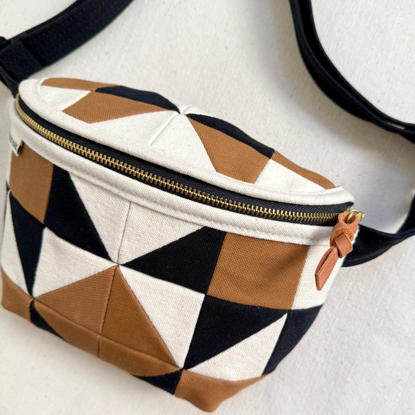 sawtooth star fanny bag, natural with caramel + black