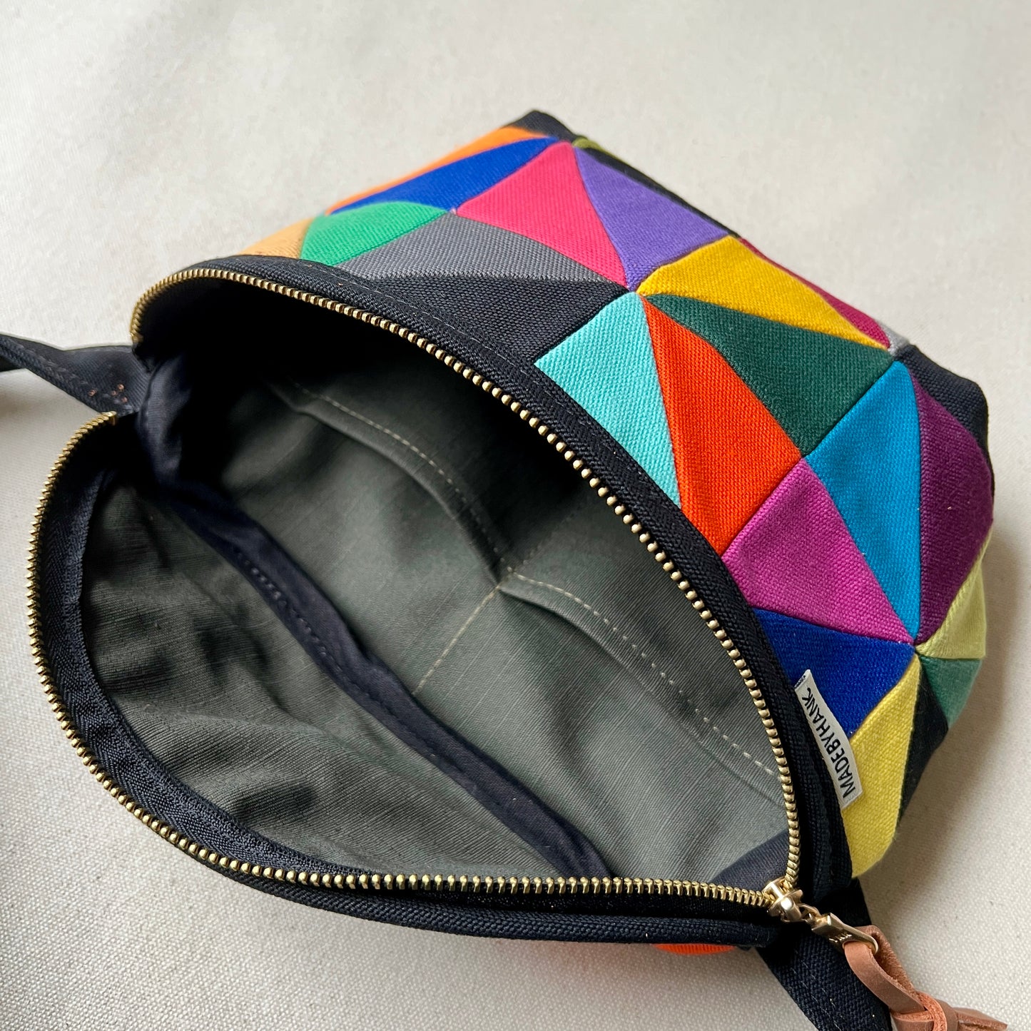 party triangles fanny bag (black)